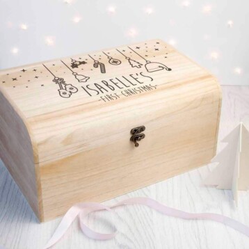 personalised babys first christmas eve chest per2398 lrg