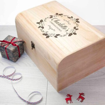 personalised christmas eve chest with mistletoe wreath per2397 lrg