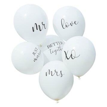 Bundel witte huwelijksballonnen.2