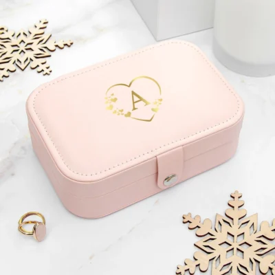 Blush pink sieradendoosje PU-leer 16x11x5.2cm met gepersonaliseerde naam, designs, ringhouder en oorbel-vakjes