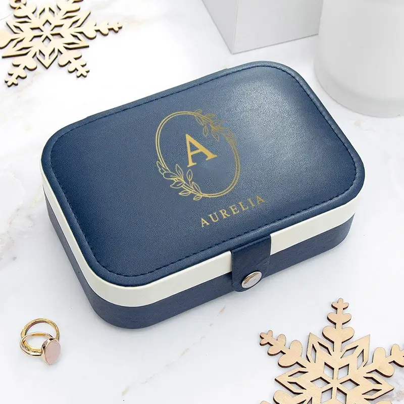 Midnight Blue Reis Sieradendoosje - Design Botanical Monogram in Goud Midnight Blue Reis Sieradendoosje met Design Botanical Monogram in Goud Personalisation