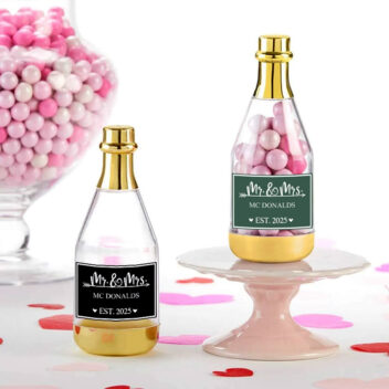 Mr en Mrs champagneflesje bruiloft bedankje transparant acryl gouden dop gepersonaliseerd achternaam datum