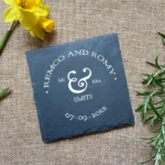 Mr & Mrs Leisteen Onderzetters in Bamboe Box als huwelijkscadeau