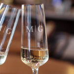 Champagne cheers initialen glas met gepersonaliseerde letter gravure