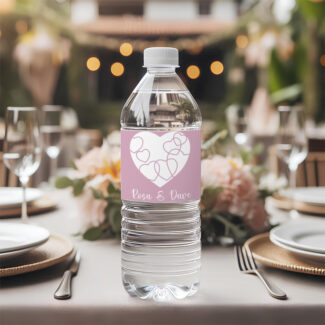 Waterfles label in lavendel en wit met wit Mr & Mrs hartjesdesign