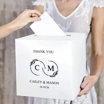 Gepersonaliseerde witte metallic enveloppendoos Eternal Love met namen en datum – keuze uit 30 kleuren