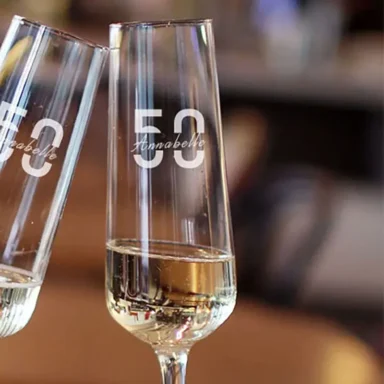 Gepersonaliseerd champagneglas met gegraveerde leeftijd en naam