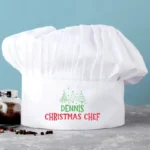 Witte koksmuts bedrukt met vrolijke kerstkleuren en kerstbomen