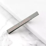 Gegraveerde Gun Metal Dasspeld
