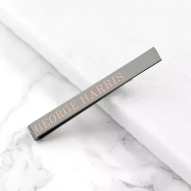 Gegraveerde Gun Metal Dasspeld
