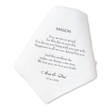 Witte katoenen zakdoek met emotionele boodschap van ouders voor hun zoon op zijn trouwdag