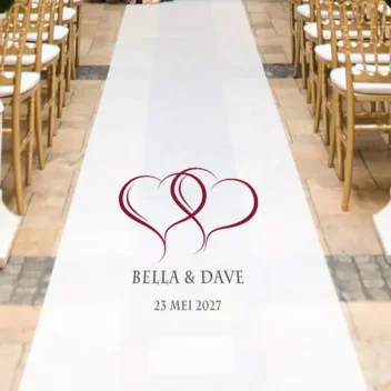 Witte ceremonie loper met in elkaar grijpende harten design en gepersonaliseerde namen