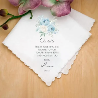 Gepersonaliseerde witte bruidszakdoek met blauw bloemendesign en 'something blue' gedicht