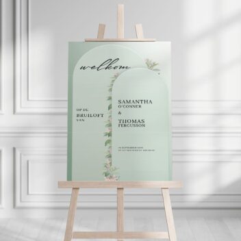 Bohemian bruiloft welkomstbord met groene boog en blush bloemen