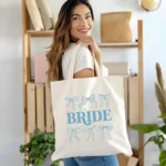 Bride squad tassen in hemelsblauw en zwarte print optie
