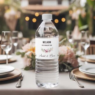 Elegante waterfles sticker met pioenrozen frame en bloemeninitialen uit de Peony Dreams Collectie