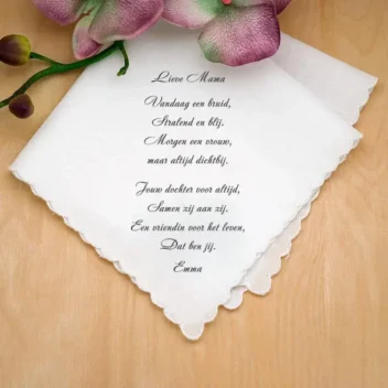 Witte Bruiloft zakdoek lieve mama met naam