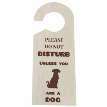 'Zittende Hond' Houten Deurhanger - Do Not Disturb