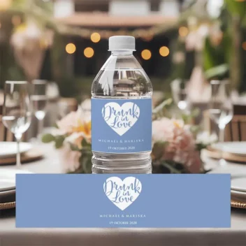 Waterfles etiket met Drunk in Love tekst in verschillende trendy kleuren