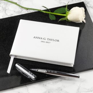 Memoriam Boek Wit Leer Gegraveerd