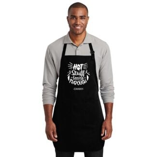 Keukenschort bedrukt met "Hot Stuff Coming Through" en gepersonaliseerd met naam