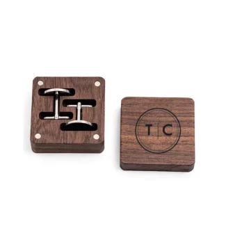 Houten Manchetknopen met Strakke Initiaal Gravure 2