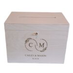 Premium houten enveloppendoos met persoonlijke gravering en slot voor bruiloftskaarten