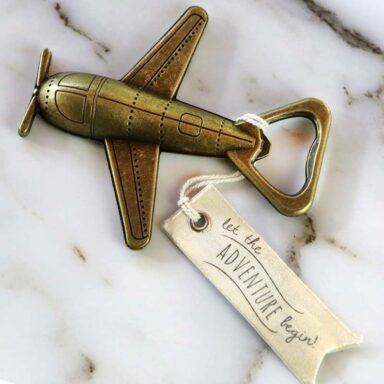 Antiek bronzen vliegtuig flesopener met decoratief label