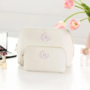 Gepersonaliseerde make-up tas en toilettas in Mauve met monogram