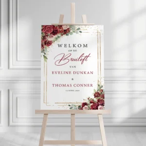 Luxe bruiloft welkomstbord met marsala rozen