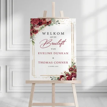 Luxe bruiloft welkomstbord met marsala rozen