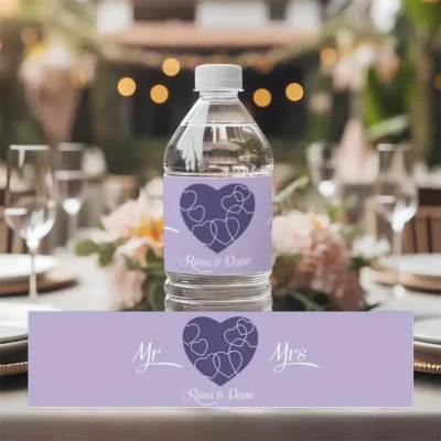 Waterfles label in lilac en paars met wit Mr & Mrs hartjesdesign