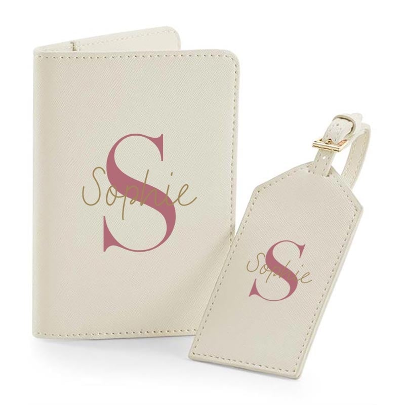 Luxe Paspoorthoes Set Rose Gold met Naam & Initiaal Paspoorthoes set in rosé goud met gepersonaliseerde naam en initiaal
