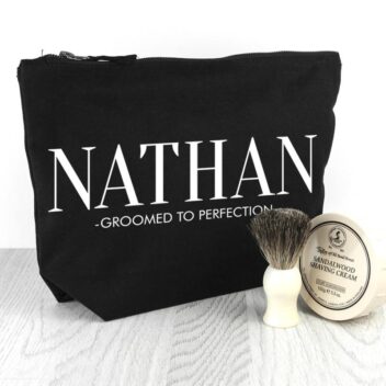 Zwarte toilettas heren 100 procent gerecycled katoen close-up personalisatie print