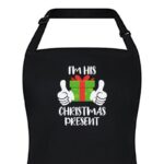 Zwart keukenschort bedrukt met "I'm His Christmas Present"