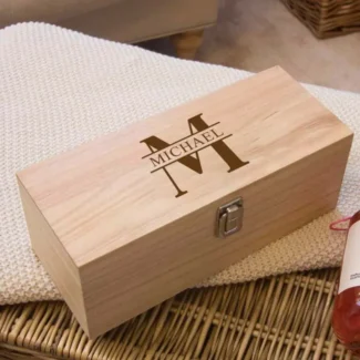 Houten whiskey geschenkkist met gegraveerd signature monogram en naam