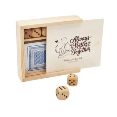 Houten spelset met kaarten en dobbelstenen