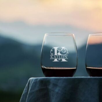 Gepersonaliseerd wijnglas met monogram en naam