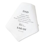Witte bruiloftszakdoek met liefdevolle boodschap van bruid aan haar vader