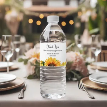 Vrolijke wateretiketten met gele zonnebloemen voor bruiloft