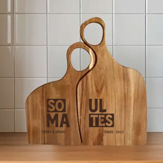 Acacia houten snijplank set gegraveerd met Soul Mates Terry en Jonas sinds 2012