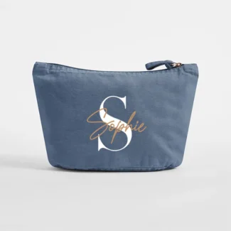 Vintage toilettas in denim blue met gepersonaliseerde naam en initiaal