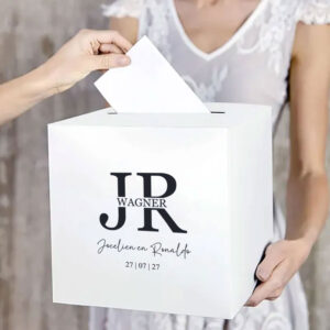 Witte metallic enveloppendoos met modern split monogram initialen en namen gepersonaliseerd voor bruiloft