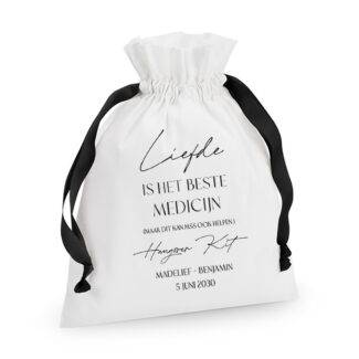 Gepersonaliseerde Liefde is het Beste Medicijn Hangover Kit Zakjes in zwart als bruiloft bedankje