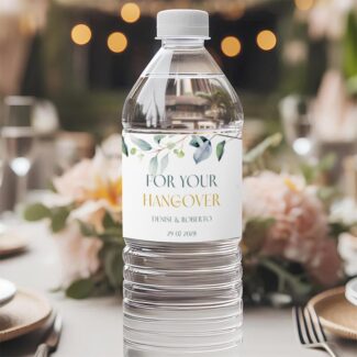 Speelse waterfles etiketten met 'For Your Hangover' tekst en eucalyptus botanische elementen. Waterbestendig vinyl voor bruiloft bedankjes.