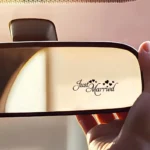Zwarte Just Married sticker op autospiegel, vinyl decoratie voor bruiloft, 6x2.2 cm