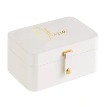 Witte compacte sieradenbox met de naam 'Olivia' in gouden letters. Luxe 2-laags organizer met vakverdeling.