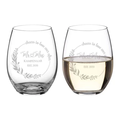 Mr & Mrs Wreath wijnglazen van premium crystal met gepersonaliseerde gravure van krans, namen en Cheers to Love Ever After tekst, huwelijkscadeau voor bruidspaar