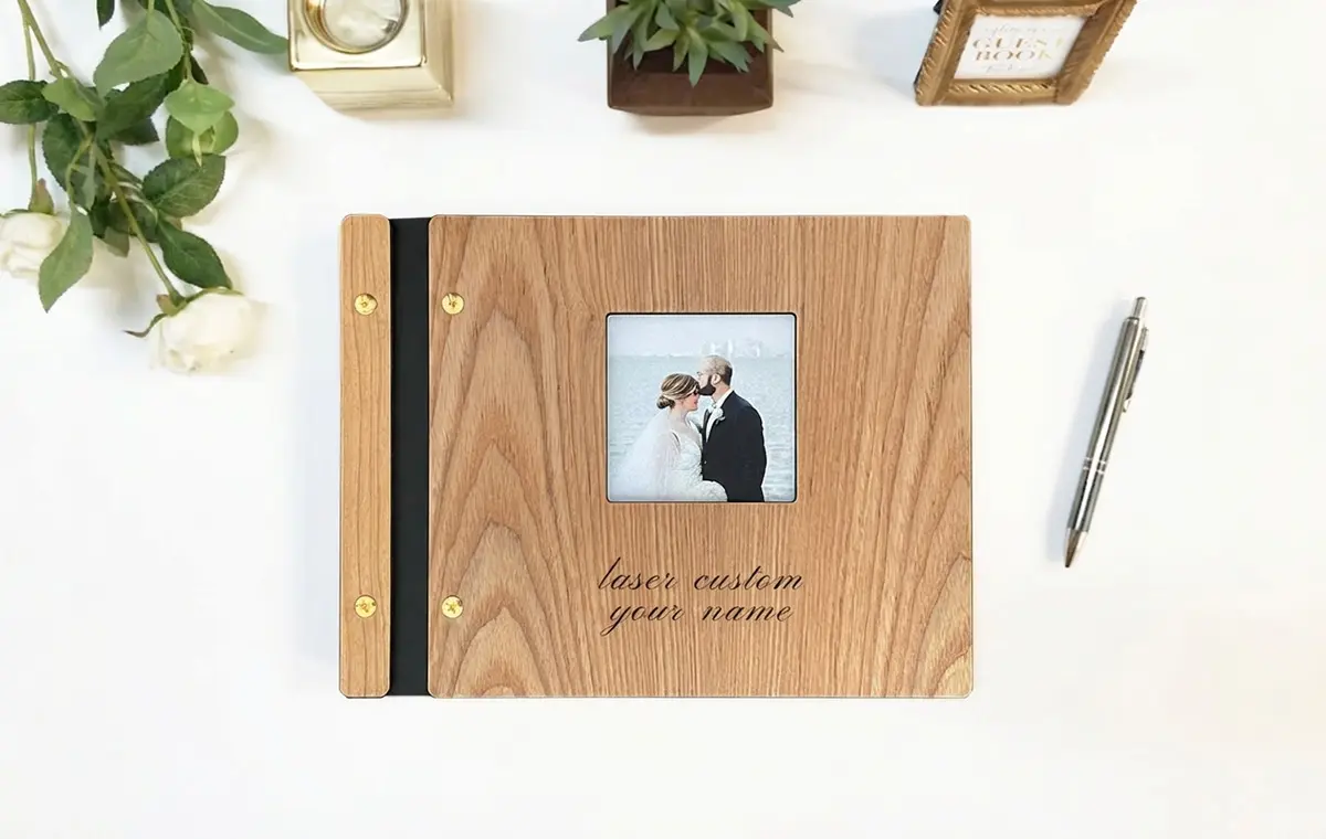 Gepersonaliseerd polaroid gastenboek bruiloft met foto en lasergravure