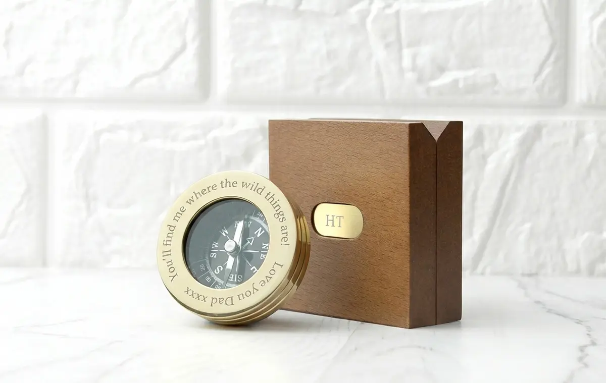 gepersonaliseerd messing kompas gegraveerde houten
